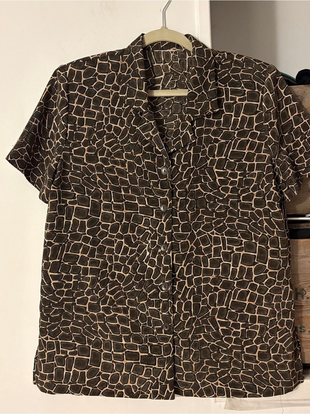Vintage Brown Giraffe Animal Print Short Sleeve Button Front Blouse Size Large
